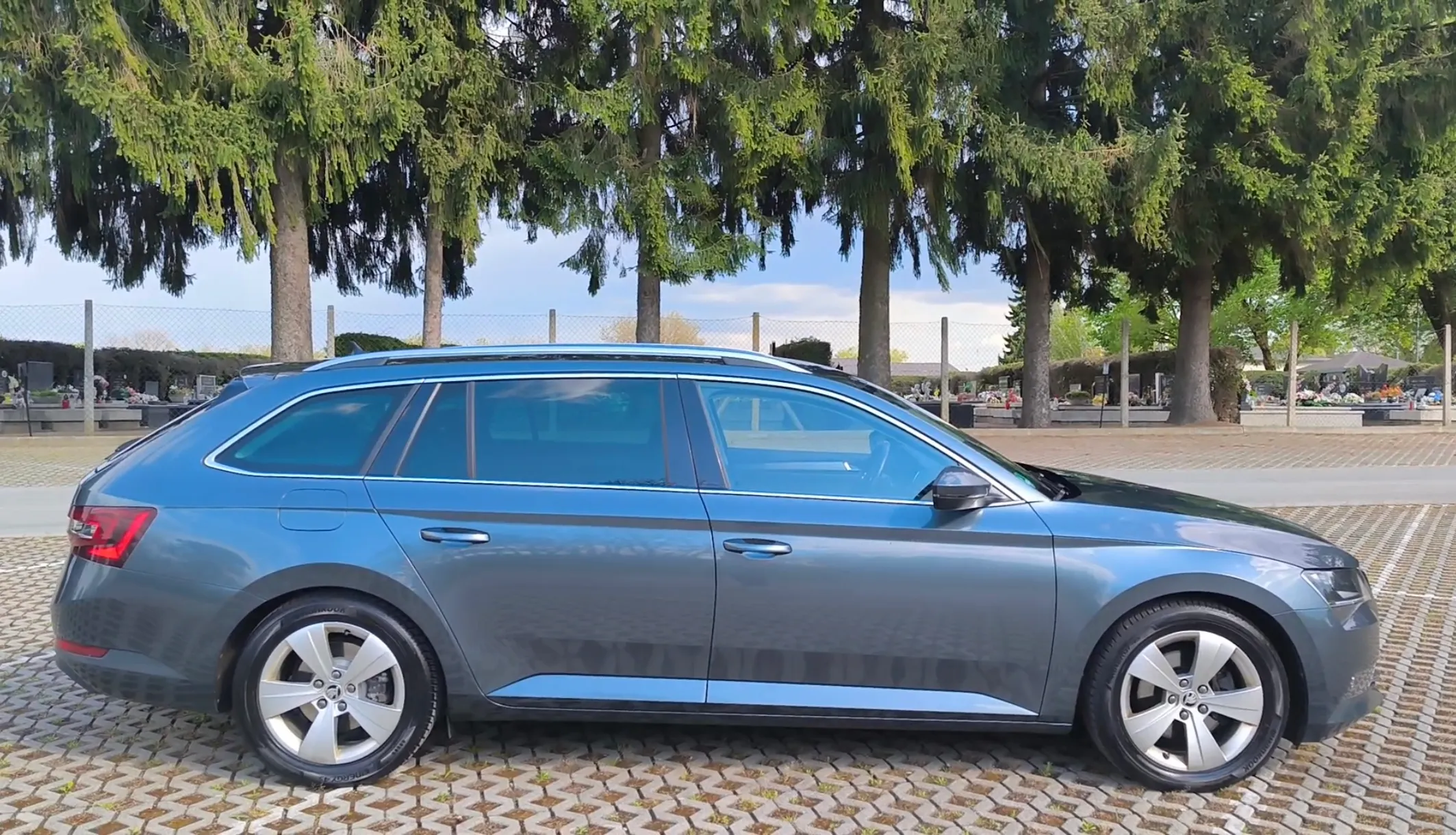 škoda superb combi 2,0 tdi, dsg, virtual, 140kw, ekstra stanje - slika 6