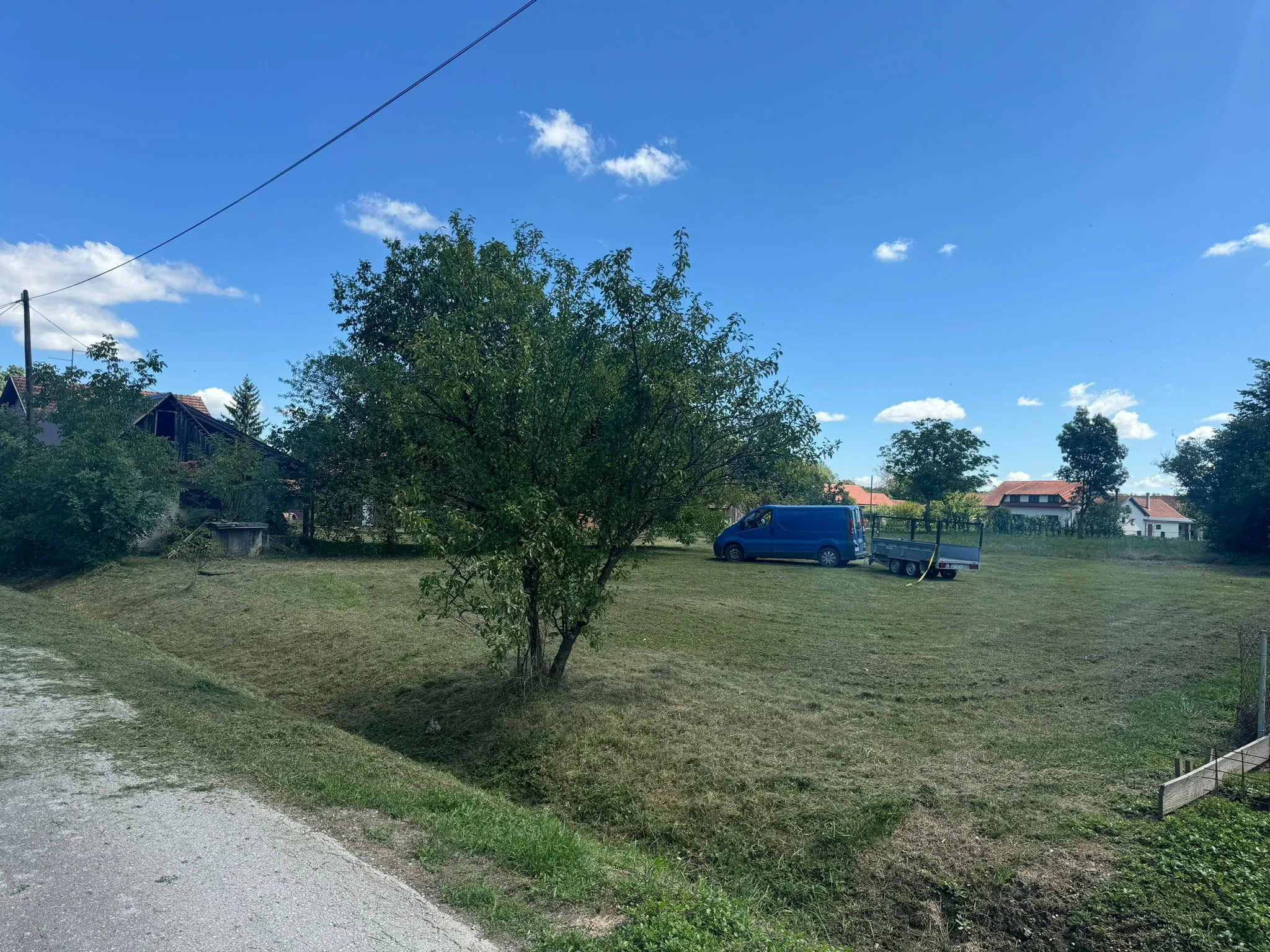 kuća drvena sa 2000m2 okućnice - slika 9