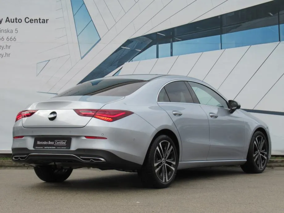 mercedes-benz cla 180 progressive - slika 4