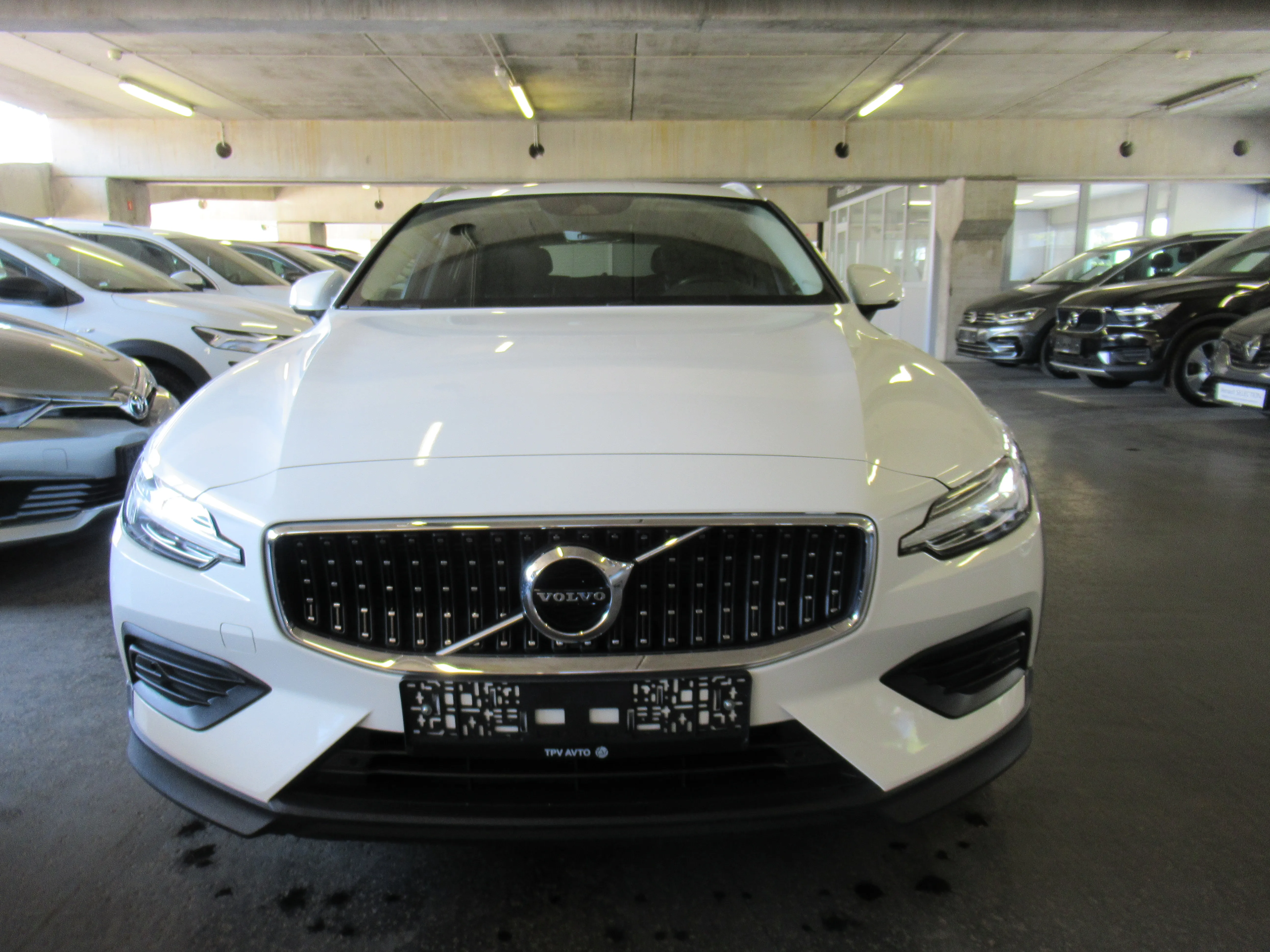 volvo v60 cross country b4d awd aut cross country pro - slika 6