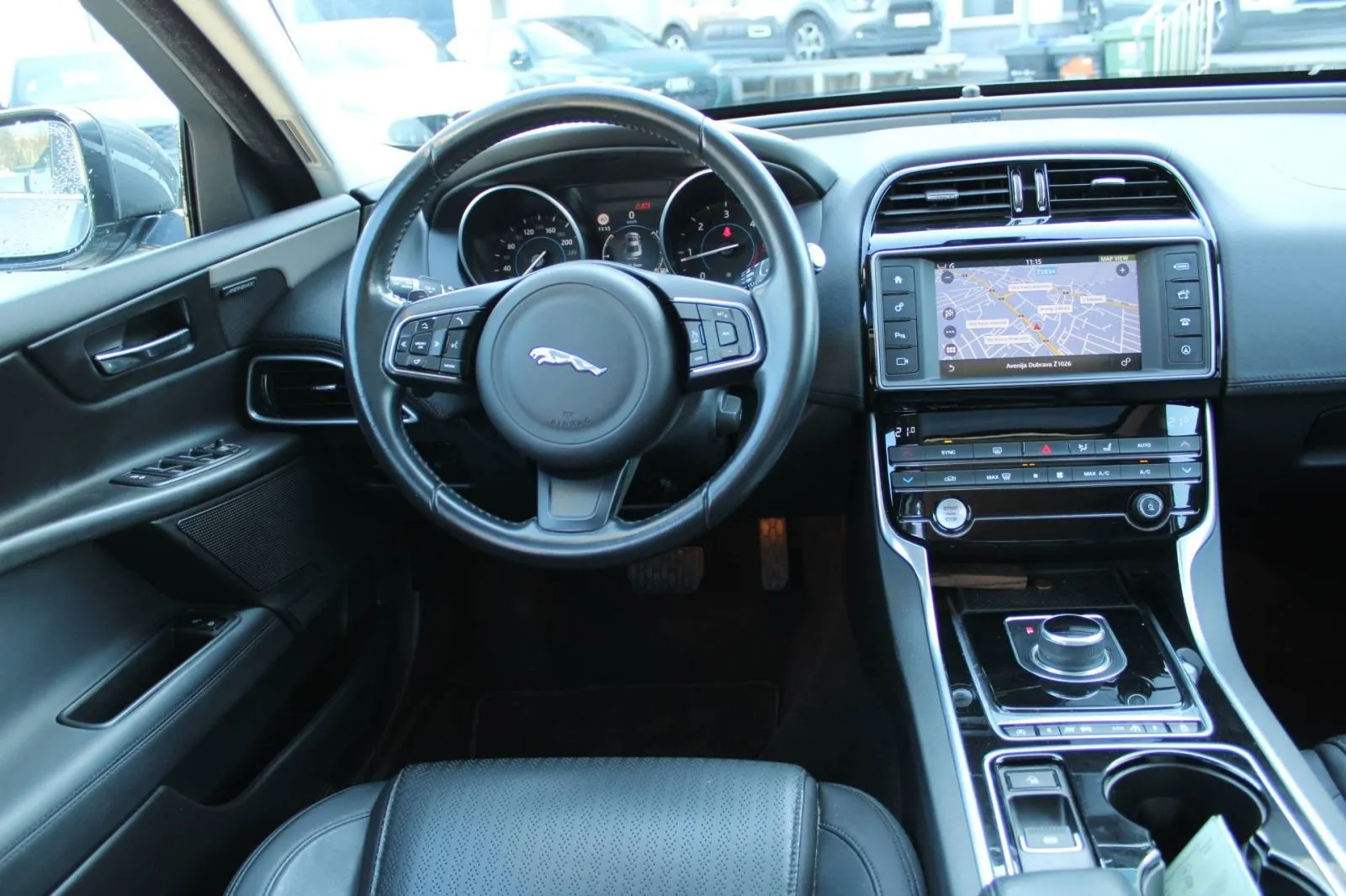 jaguar xe 2.0d awd automatik - slika 12