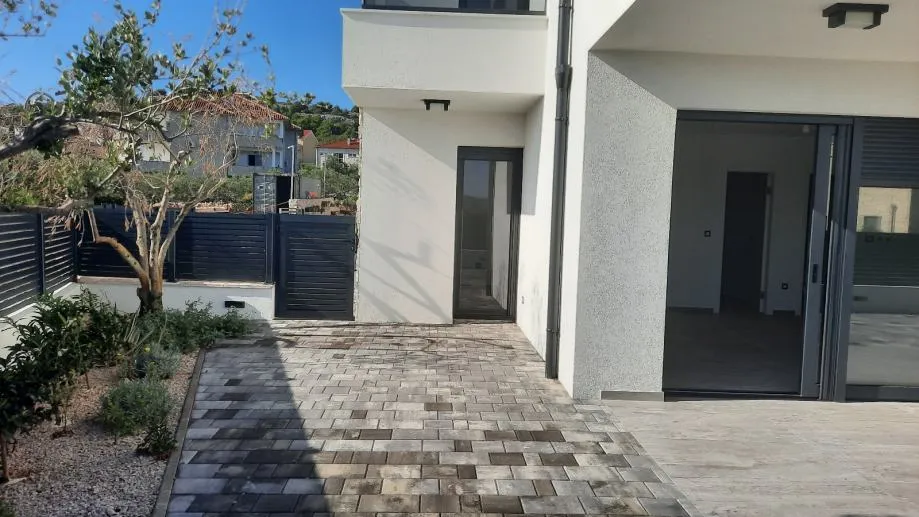 !!stan u prizemlju s pogledom na more: murter, 79.00 m2, novogradnja - slika 3