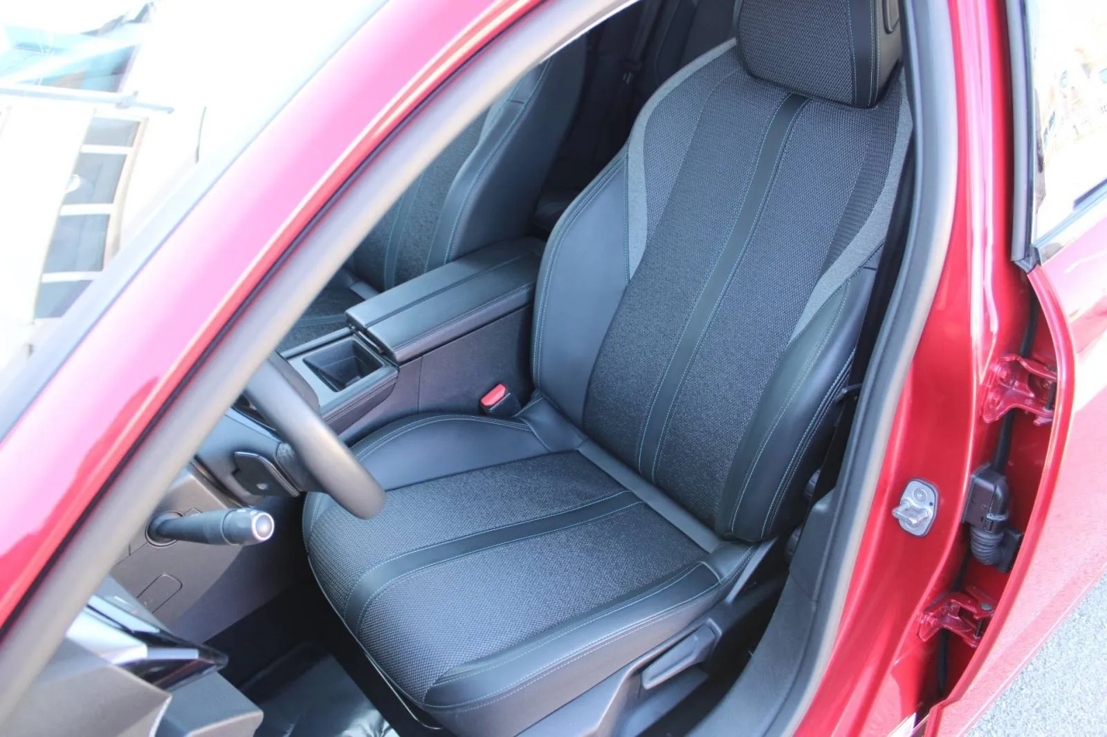 peugeot 308 1.2 puretech automatik allure *led, navigacija, kamera* - slika 10