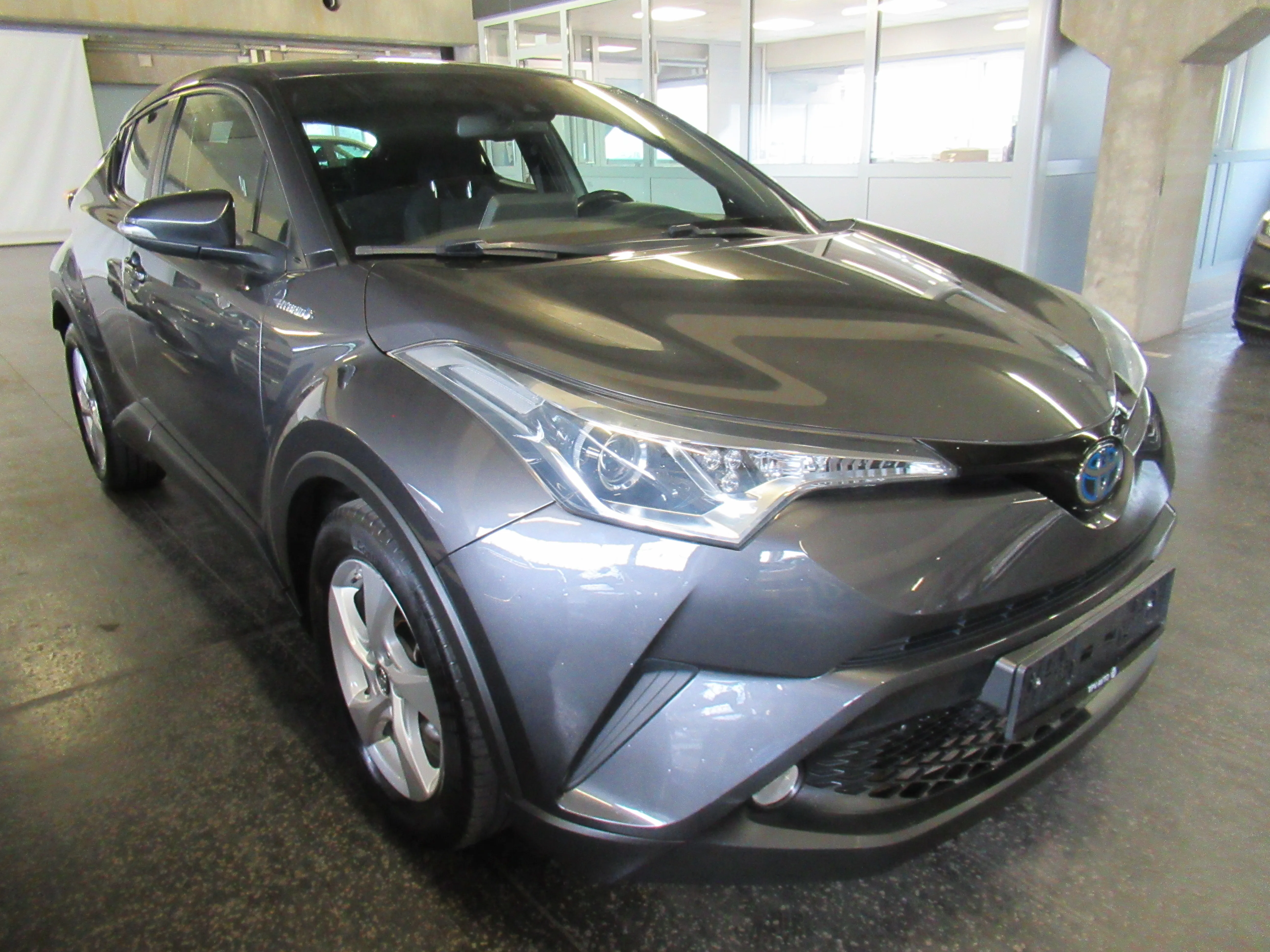 toyota c-hr c-enter 1.8 vvt-i hibrid cvt - slika 7