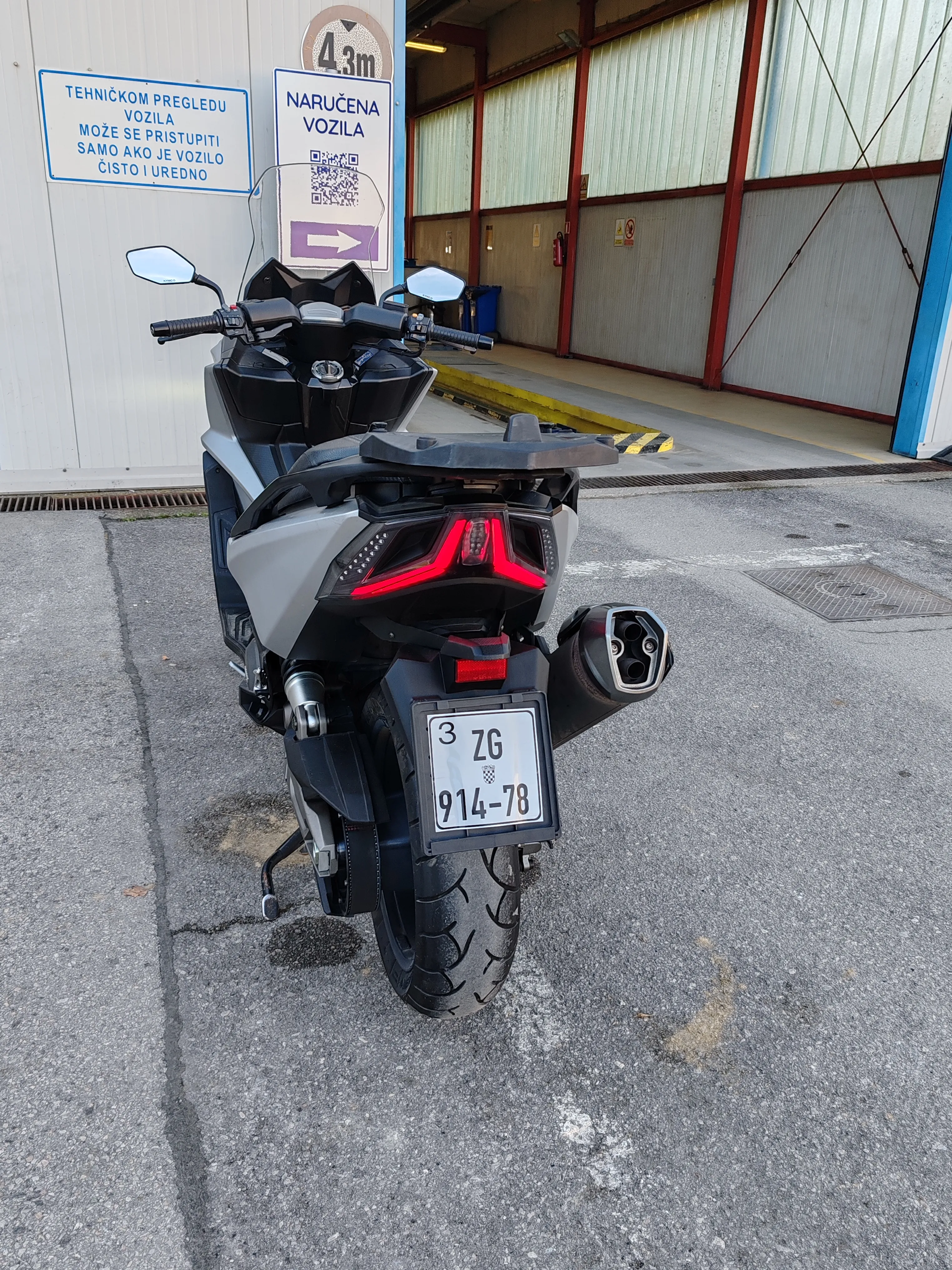 kymco ak550, 2017. god., srebrni mat metalik, odličan - slika 5