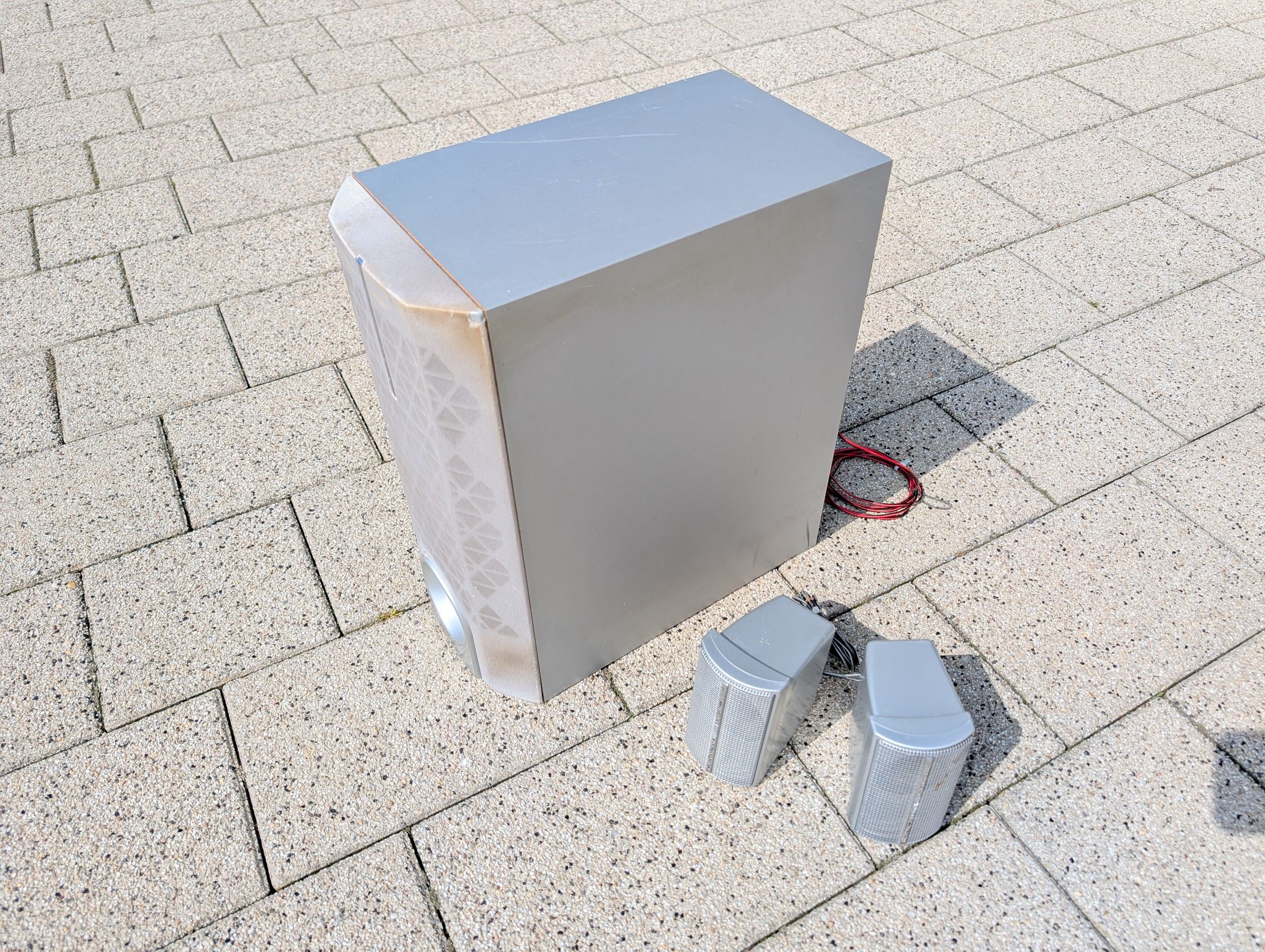 Subwoofer Kenwood KSW-7000 i dva zvučnika - Mala Subotica