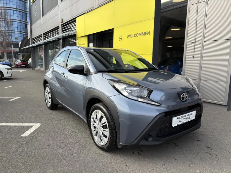 toyota aygo x 1,0 vvt - i x-play - slika 3