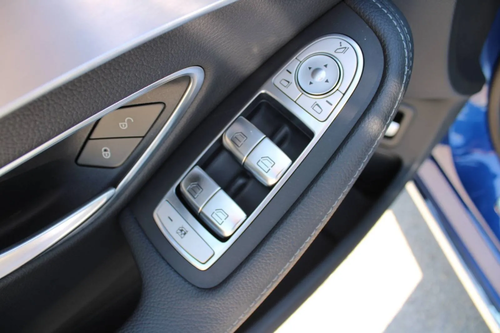 mercedes-benz klasa c 180d *led, navigacija, kamera* - slika 19