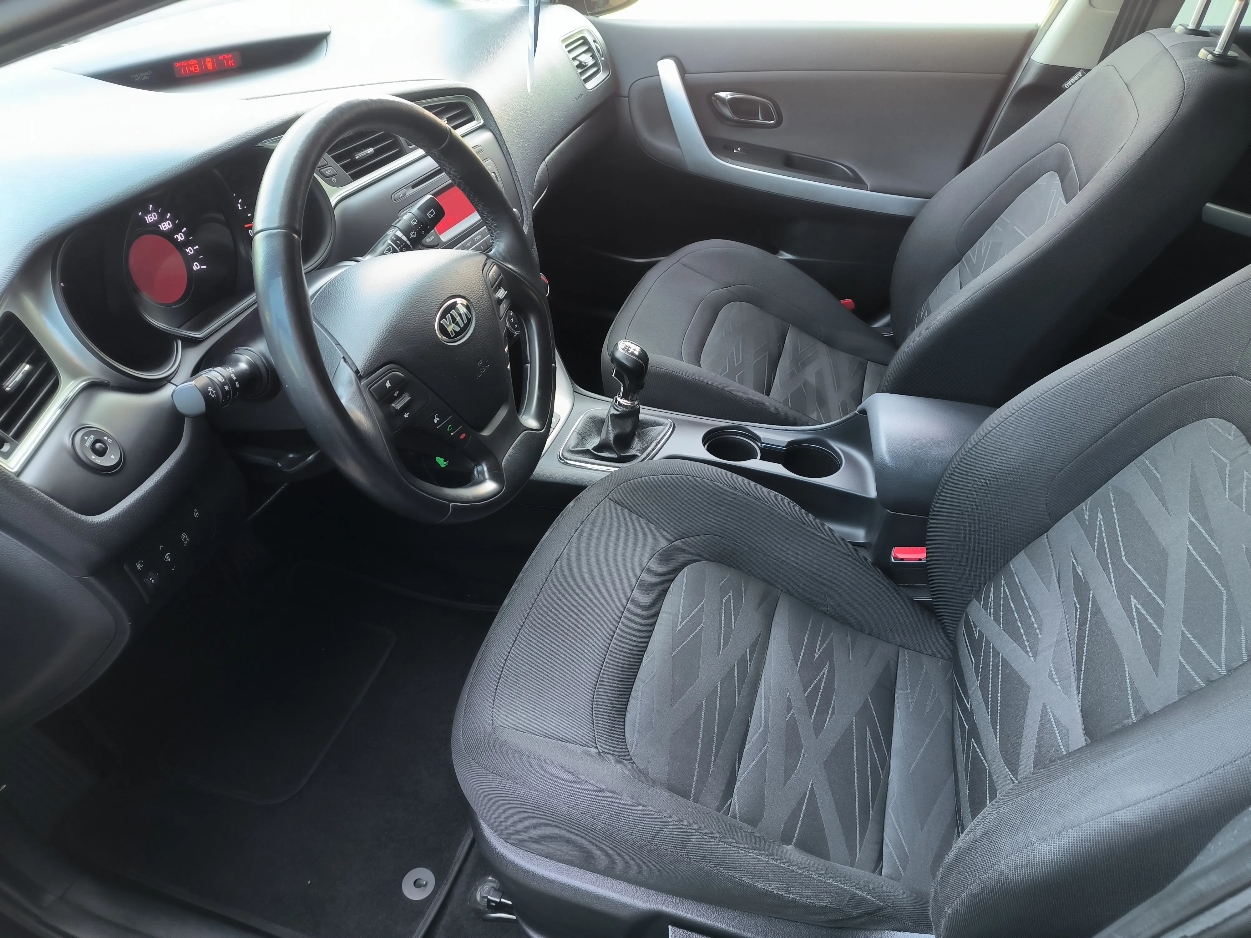 kia ceed 1,6 crdi 136 ks, edition, servisna, jamstvo, reg. 1 godinu - slika 11