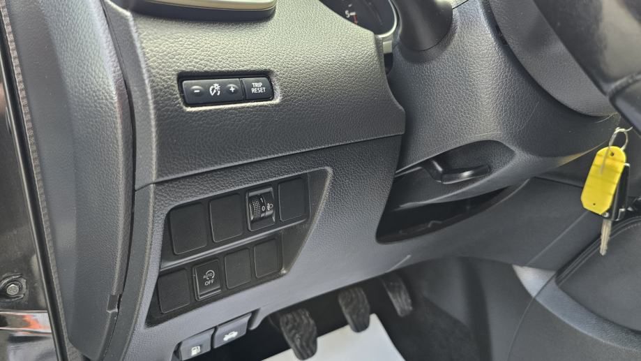 nissan qashqai 1,5 dci,climatronic,navi,alu 18,led,tempomat,jamstvo!! - slika 16