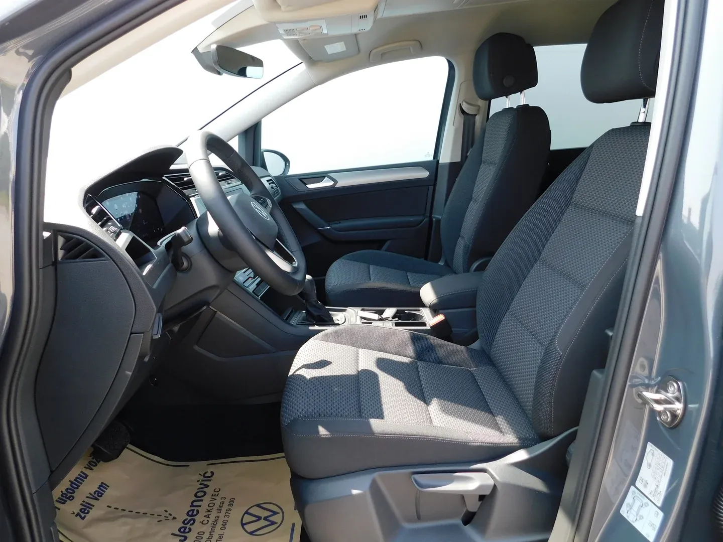 12789volkswagen touran 2.0 tdi dsg r-line - slika 8