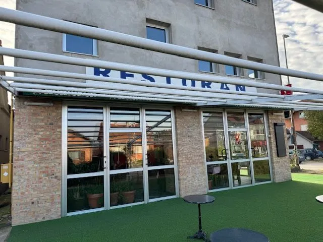 52. vukovar, kultni disco quo vadis, restoran, caffe bar, bilijar sala - slika 15