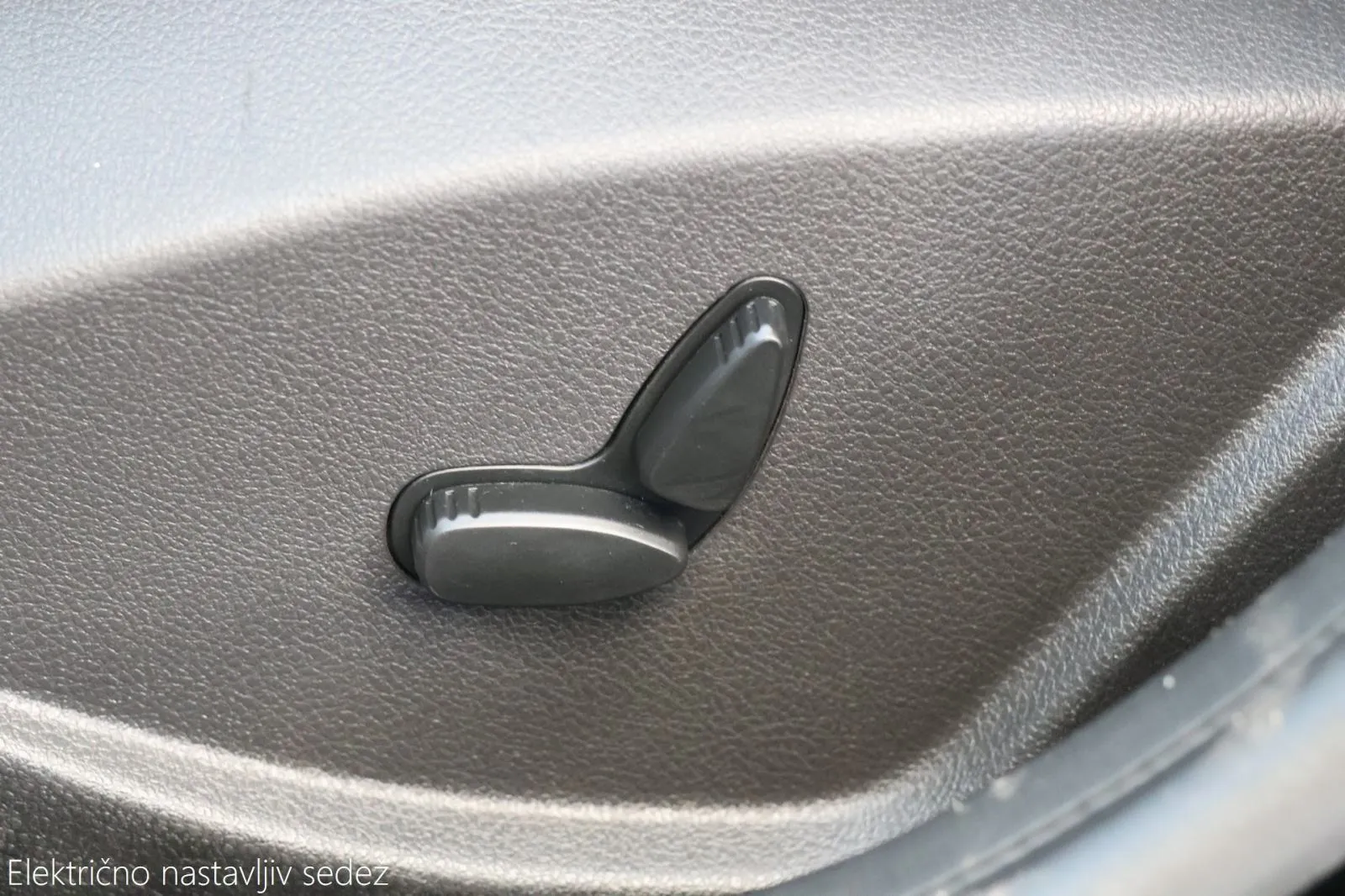ford focus 1.5tdci powershift titanium 120km navi kamera - slika 11