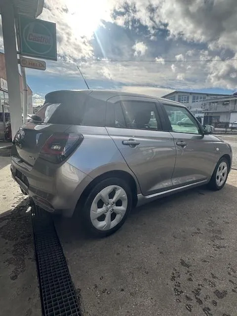 suzuki swift 1,2 hybrid gl+ premium 2wd financiranje 1/3 sa 3% kamata - slika 4