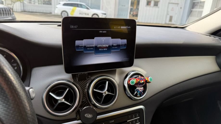 mercedes-benz gla 200 automatik 115kw - slika 15