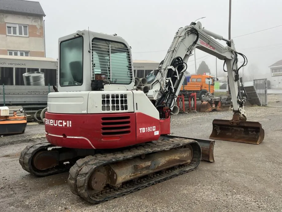 bager takeuchi tb180fr - slika 3