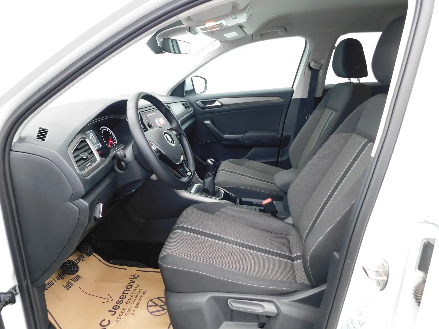 10264 volkswagen t-roc 1.0 tsi design - slika 8