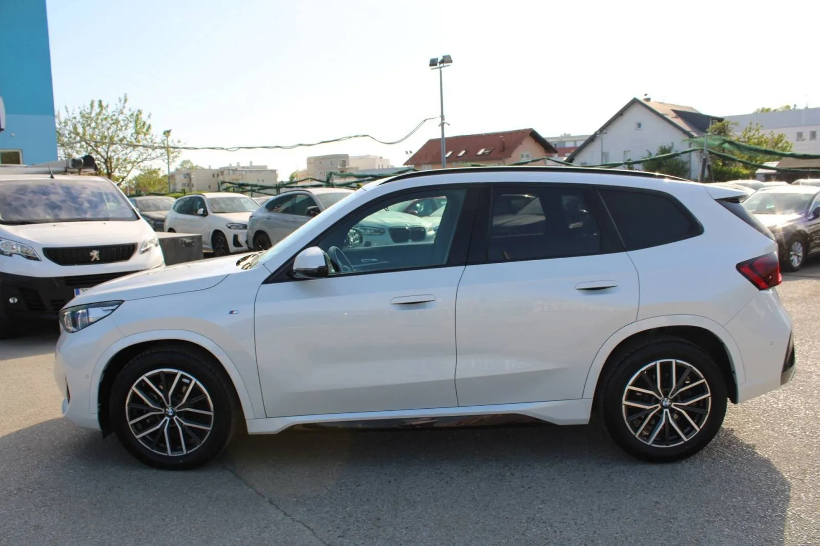 bmw x1 20d xdrive automatik m-paket *led, navigacija, kamera* - slika 8