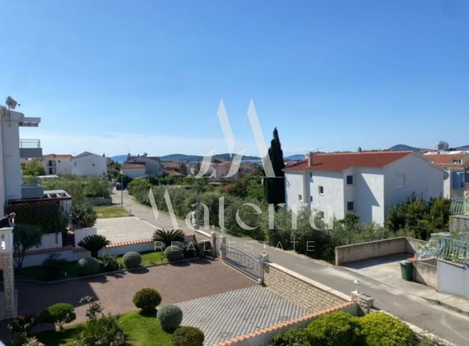 vodice, stan 81,85m2 sa 3 spavaće sobe, 1. kat, blizina centra - slika 8
