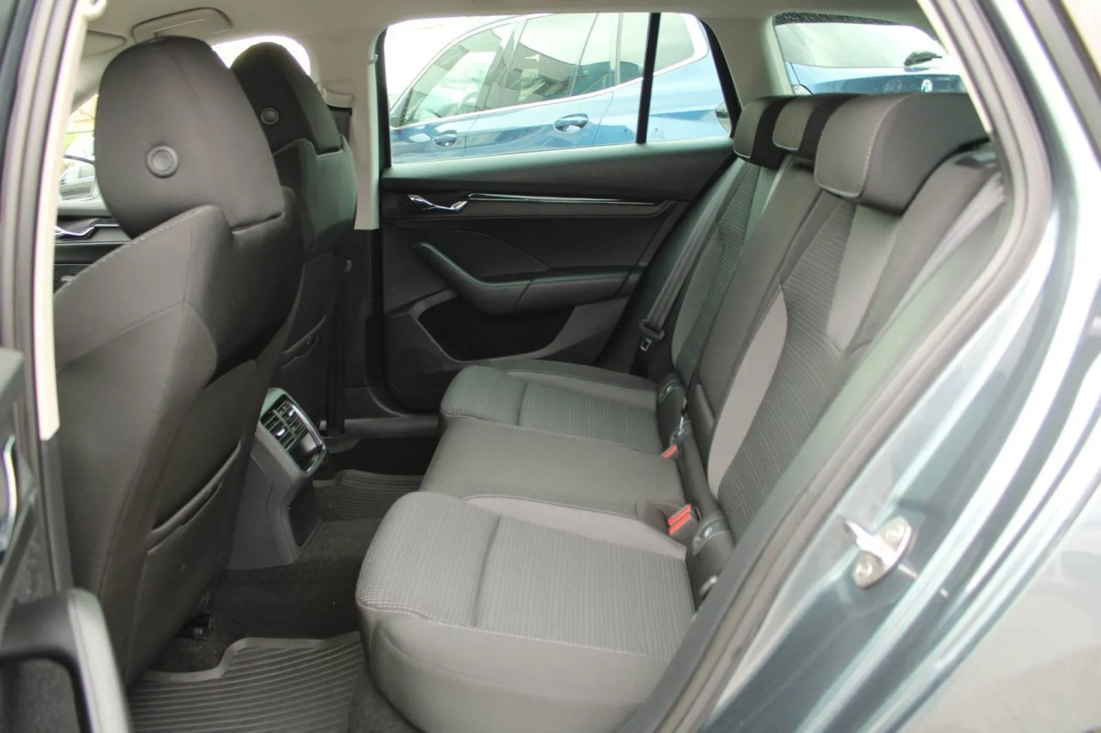škoda octavia combi 2.0 tdi - slika 9