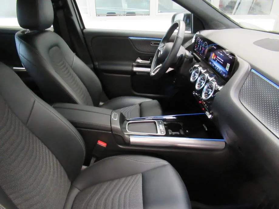 mercedes-benz gla 200 d progressive advanced plus **3 godine jamstva** - slika 7