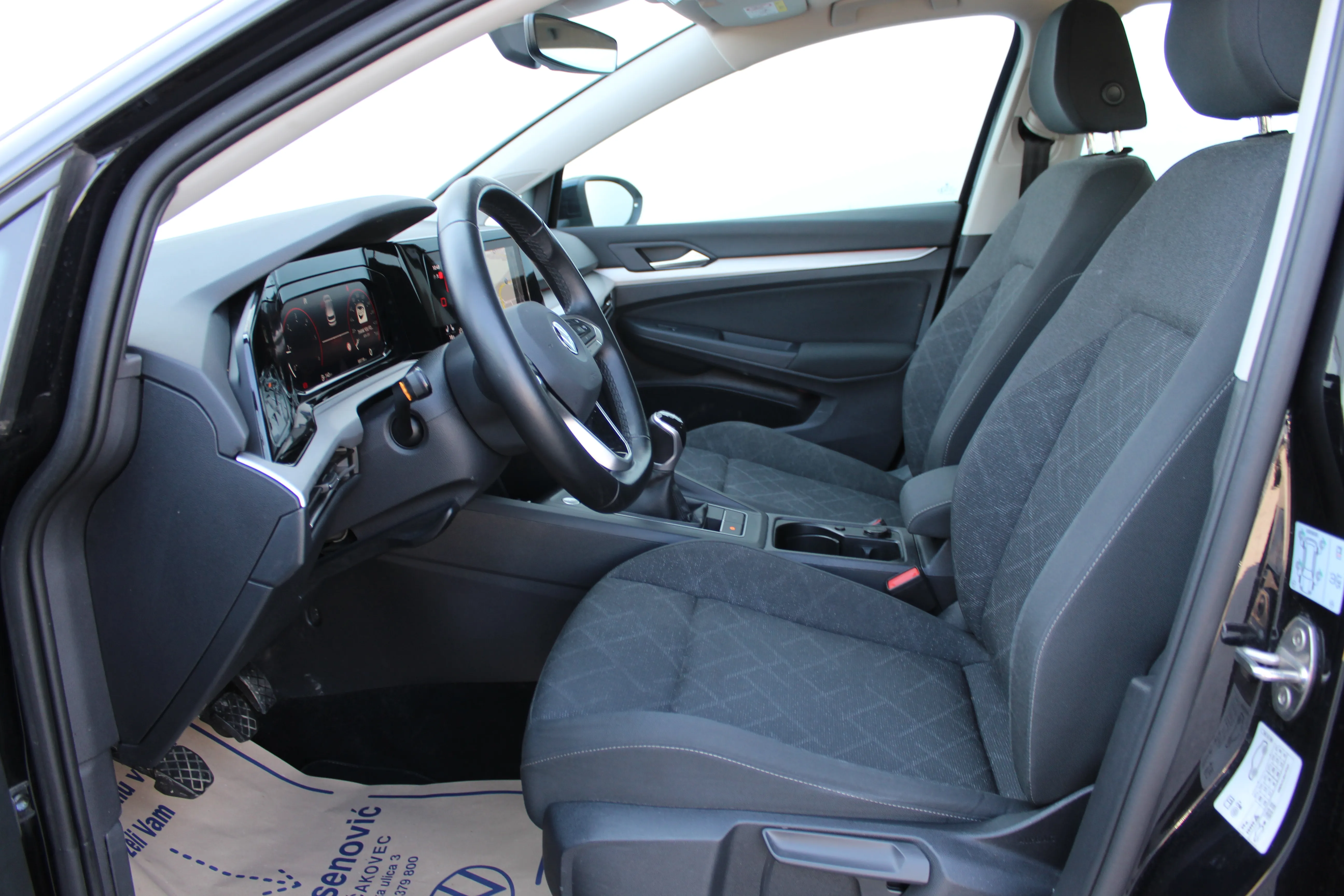 volkswagen golf 2.0 tdi life - slika 8