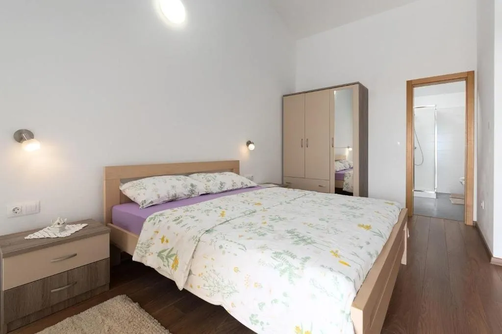 višnjan-vila na prodaji sa bazenom i pogledom na more (prodaja) - slika 15