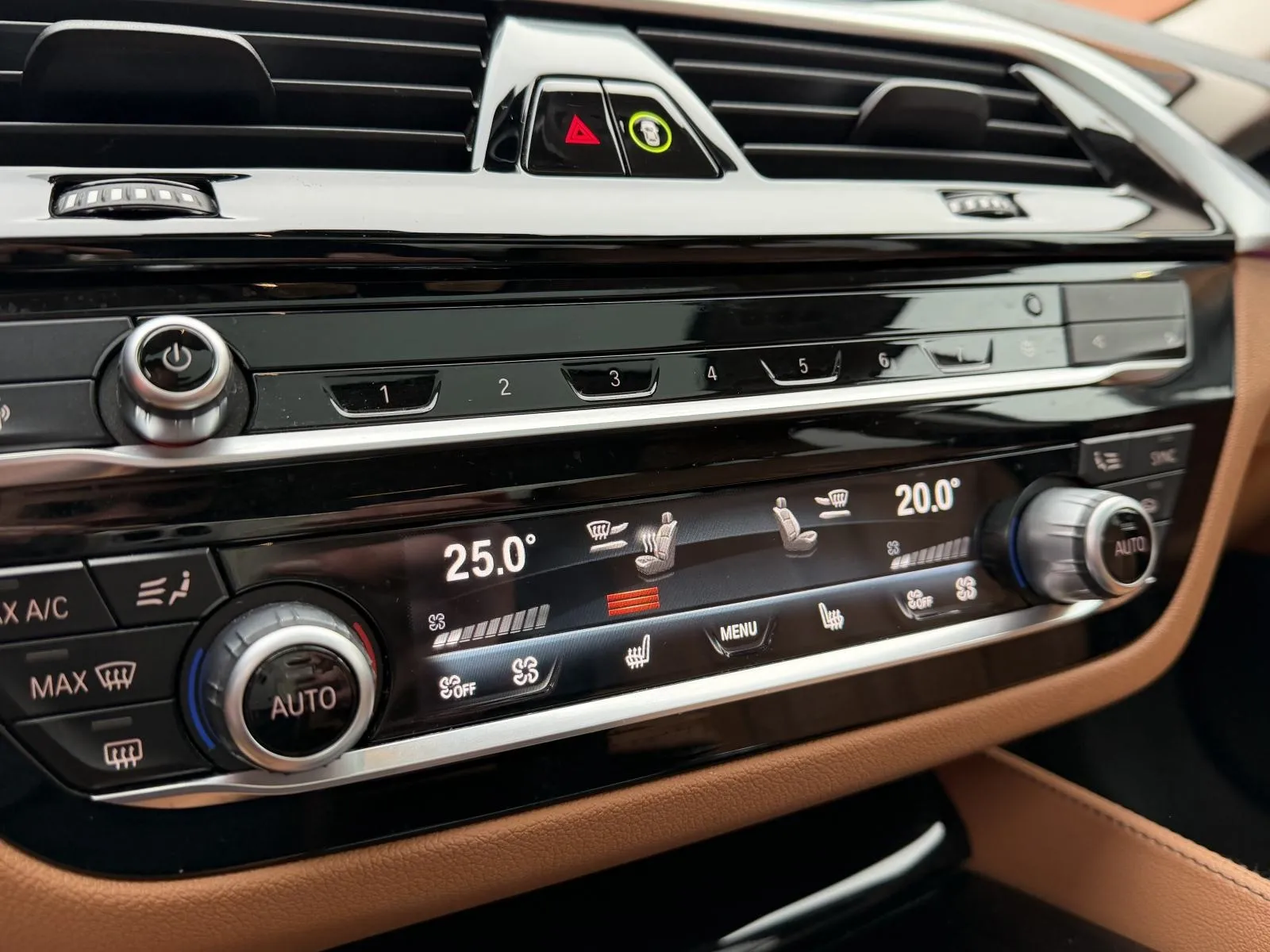bmw serija 5 530d automatik•2023.g.•laser•kamera•leasing - slika 15