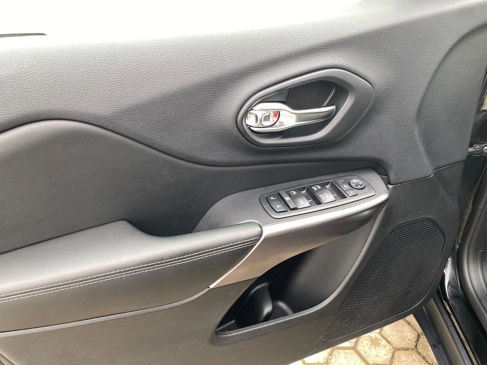 jeep cherokee 2,2 automatik limited 4x4, navi, kamera, 4x garancija!!! - slika 19