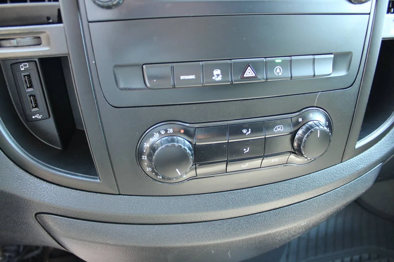 mercedes-benz vito 114 cdi long automatik *kamera*, 2023 god. - slika 17