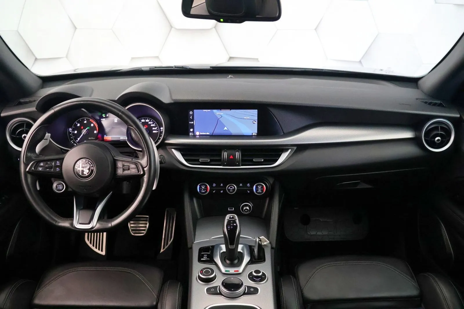 alfa romeo stelvio veloce 2.2multijet q4 at8 210km dab navi kamera - slika 7