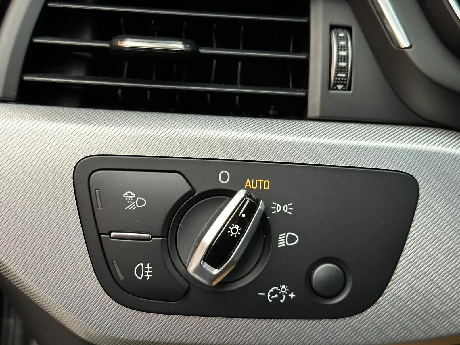 audi a4 avant 2.0 tdi automatik•140kw•navi•senzori• - slika 8
