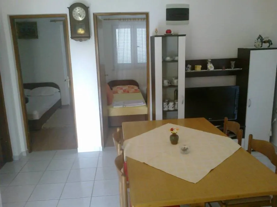 vir, kuća s 4 apartmana(312m2), 250m od mora, južna strana!!! - slika 14
