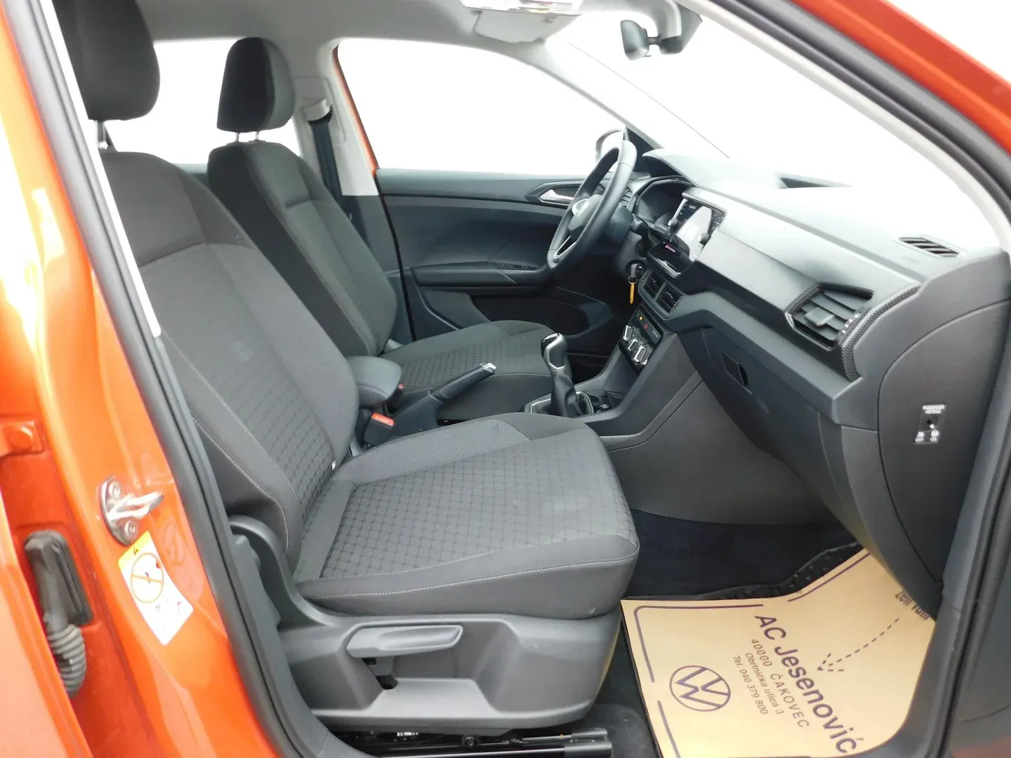 09180 volkswagen t-cross 1.0 tsi life - slika 12