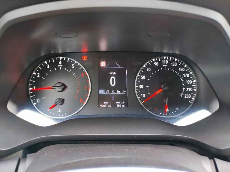 renault captur tce - 2020 - 90.000km - navi - servis - reg 1 god ! - slika 18