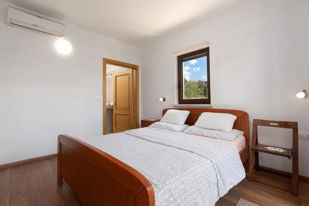višnjan-vila na prodaji sa bazenom i pogledom na more (prodaja) - slika 16