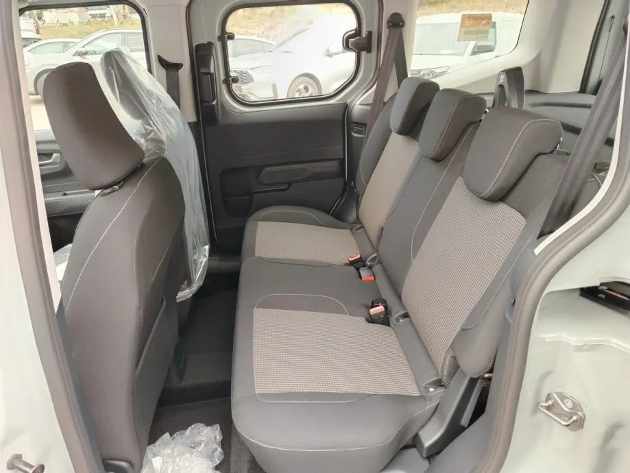 ford courier tourneo 1,0 ecoboost - slika 10