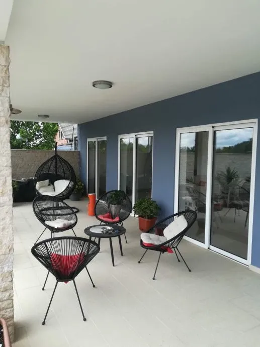 kuća: stambeno poslovna katnica, bilje, 330.00 m2 - slika 5