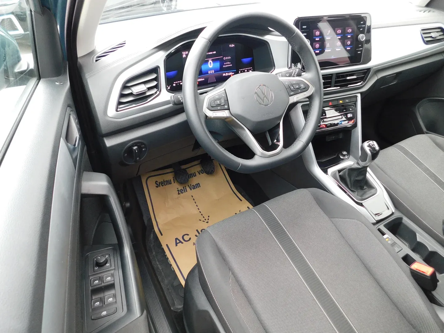 10453 volkswagen t-roc 1.0 tsi life - slika 9