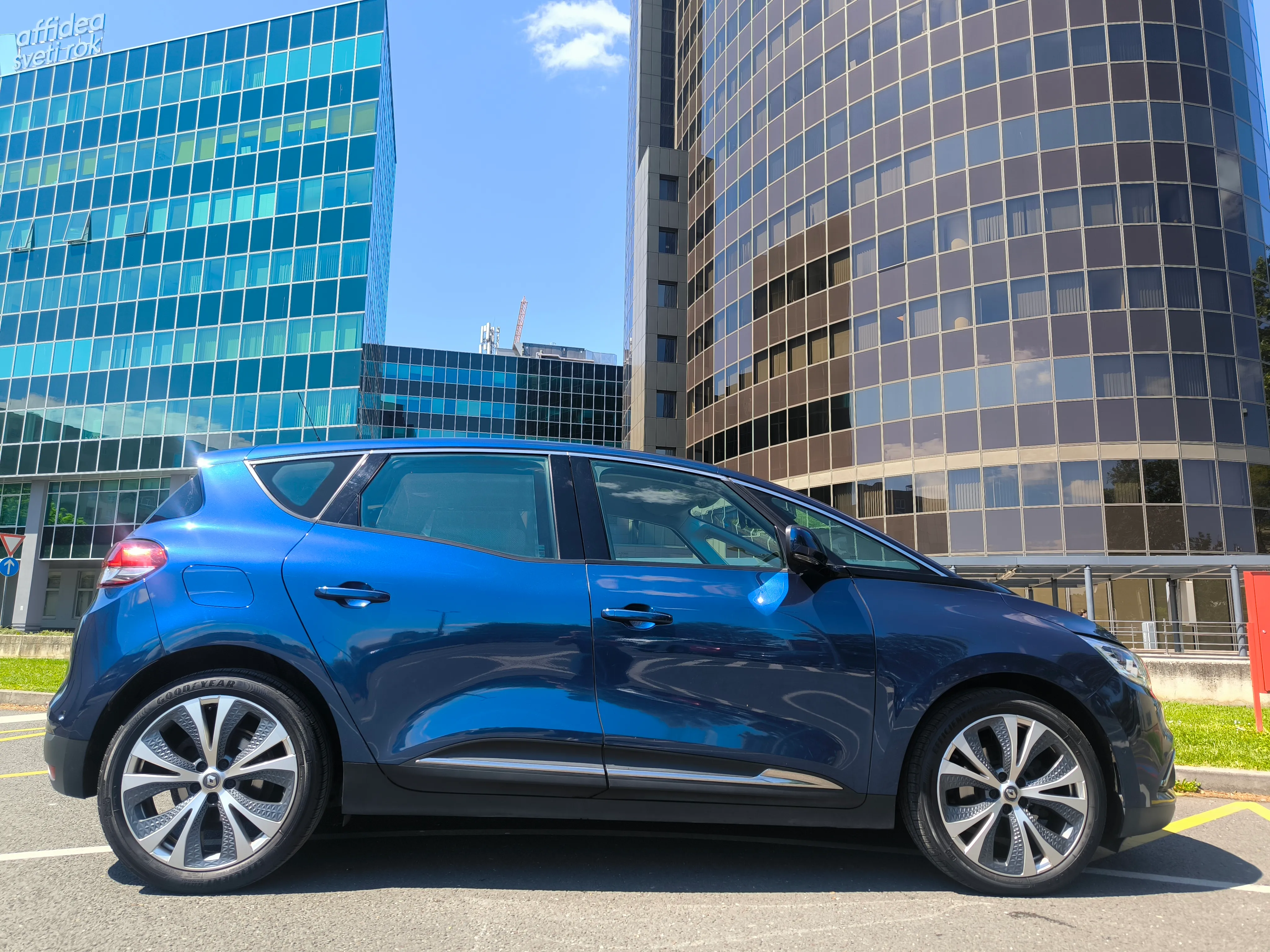 renault scenic 1,5dci, intens, full led, kamera, ekstra stanje - slika 11