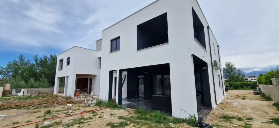 vrsi, zukve, kuća s bazenom (319m2), 300 metara do mora, novogradnja! - slika 13