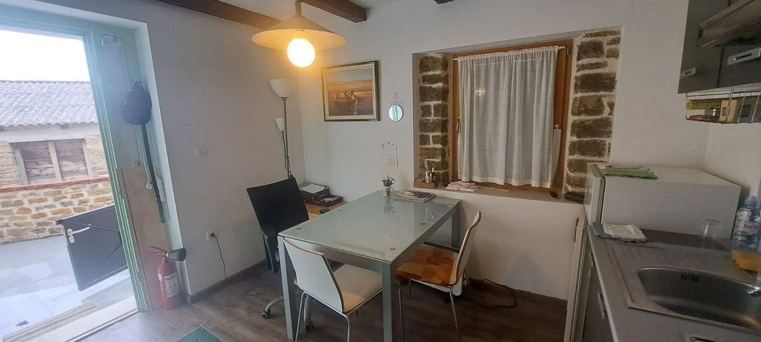 motovun-renovirana kamena kuća sa bazenom i apartmanom prodaje se - slika 10