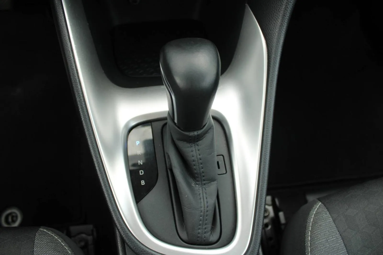 toyot yaris 1.5 hybrid automatik *kamera* - slika 17