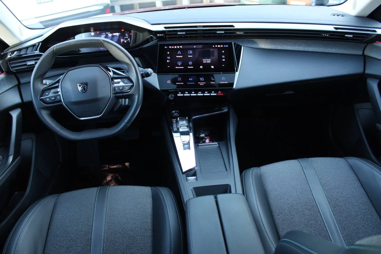 peugeot 308 1.2 puretech automatik allure *led, navigacija, kamera* - slika 13