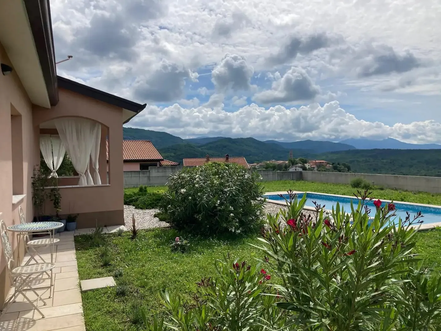izuzetna priilika! roč, villa s bazenom, 180m2, 1000m2 okučnice - slika 18