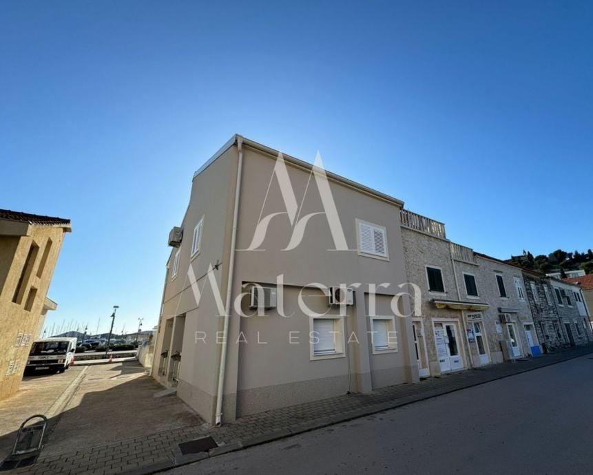 tribunj/centar, kuća sa 3 stana + poslovni prostor (prodaja) - slika 2