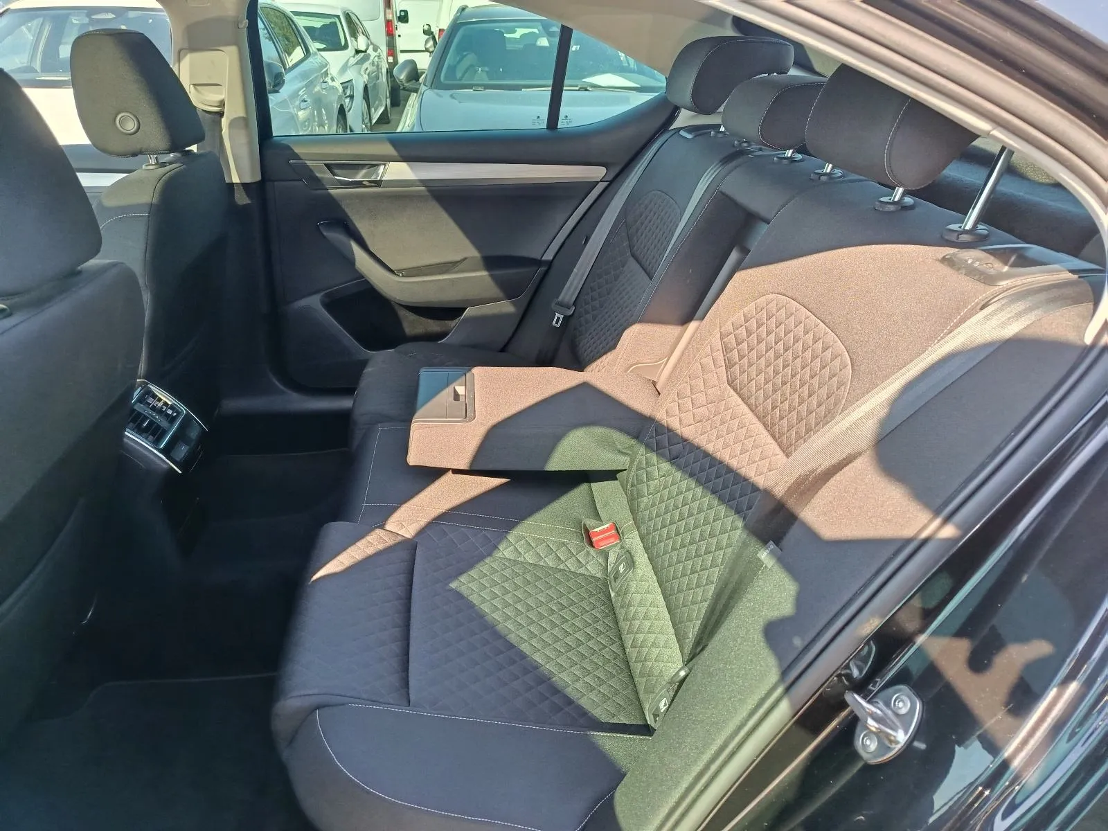 škoda superb 2,0 tdi ,do 2 godine jamstva,u sustavu pdv-a. - slika 6