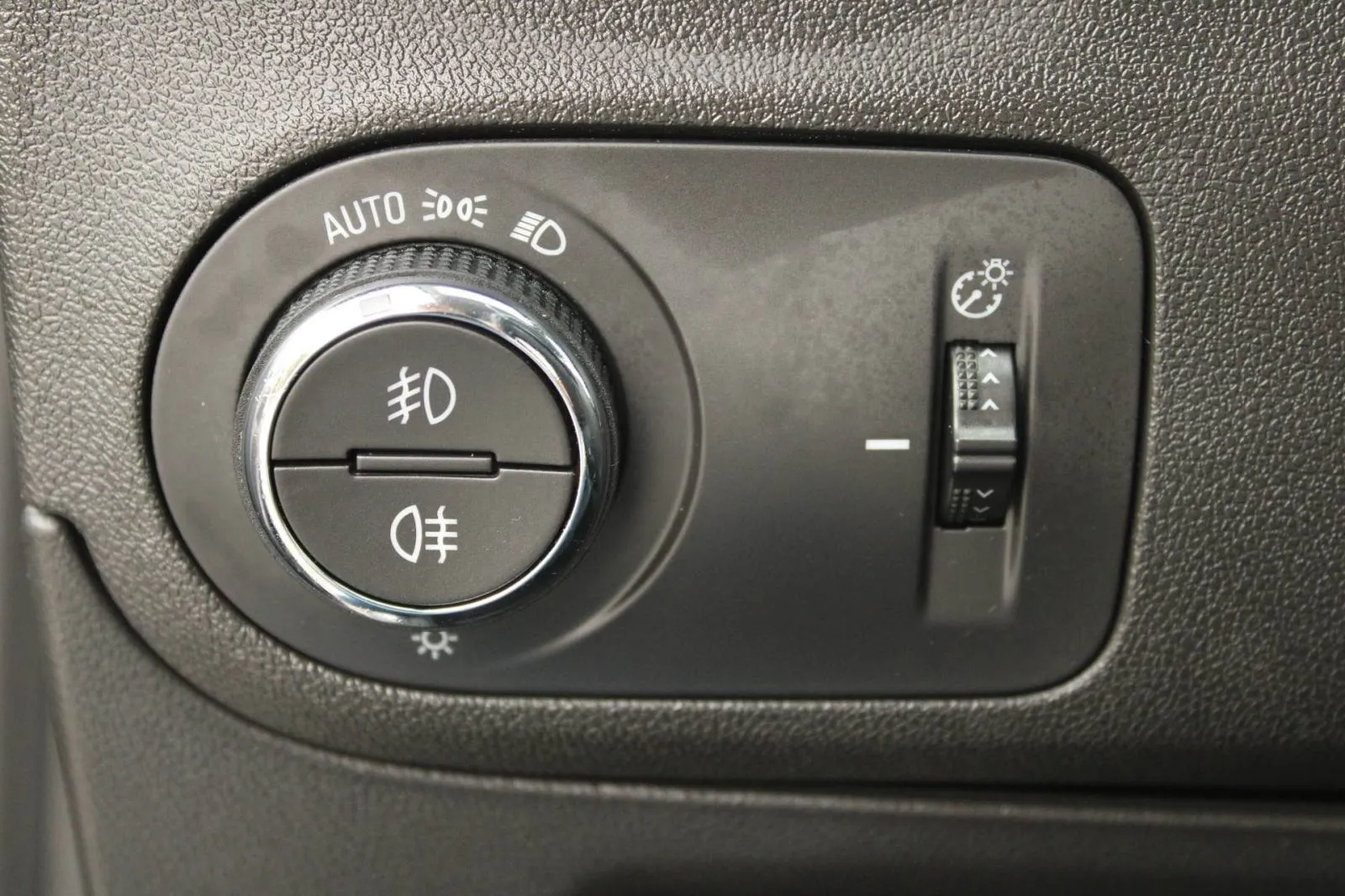 opel crossland 1.2 turbo ultimate *led,navigacija,kamera* - slika 12