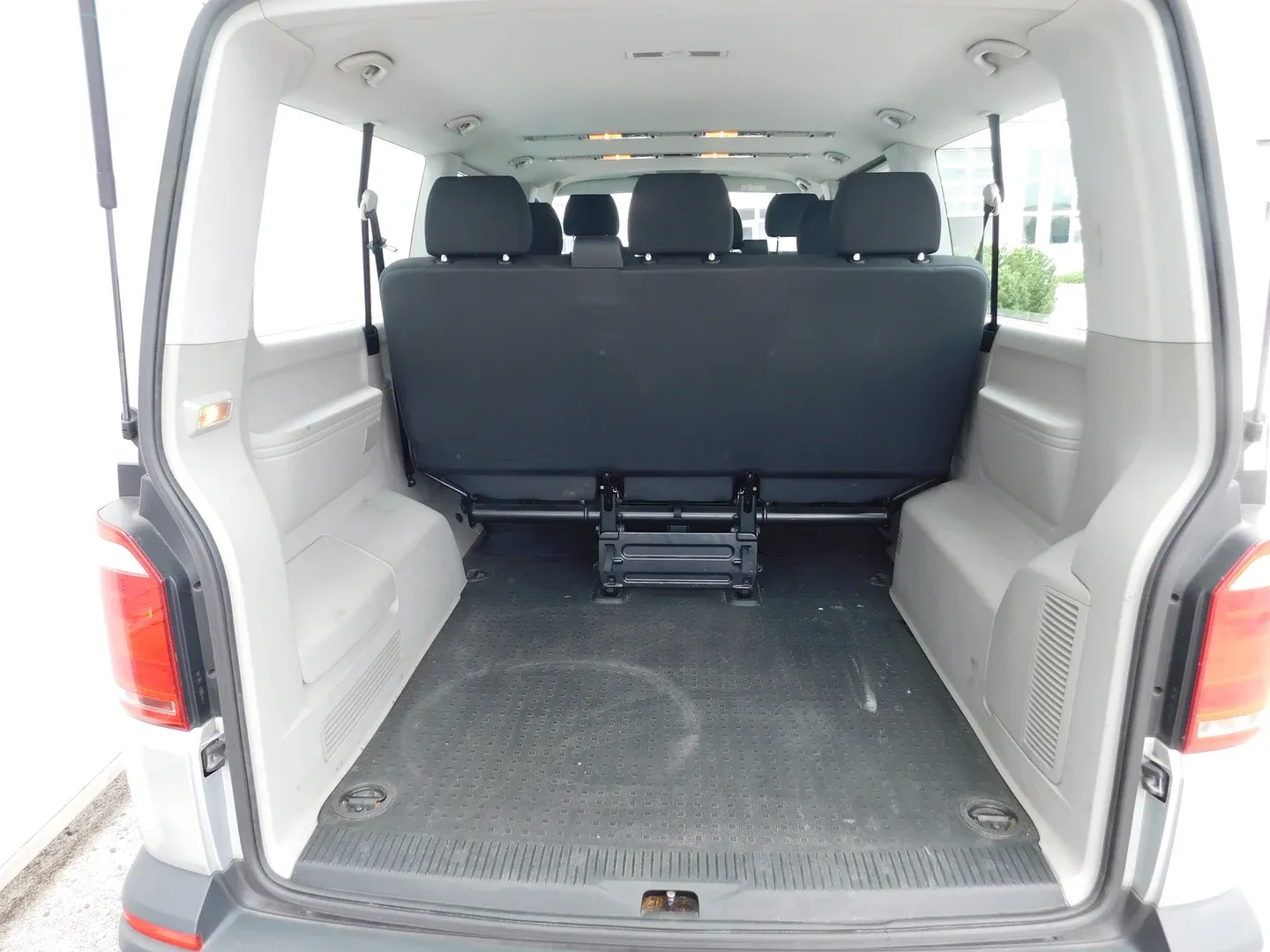 09910 vw caravelle trendline 2.0 tdi dsg - slika 13