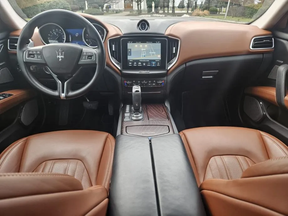 maserati ghibli sq4 3.0 v6 gran lusso - slika 15